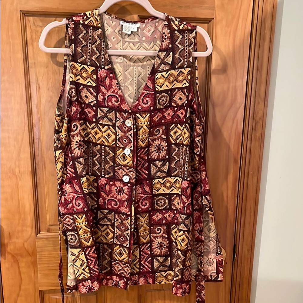 Women's Sleeveless Patterned Top